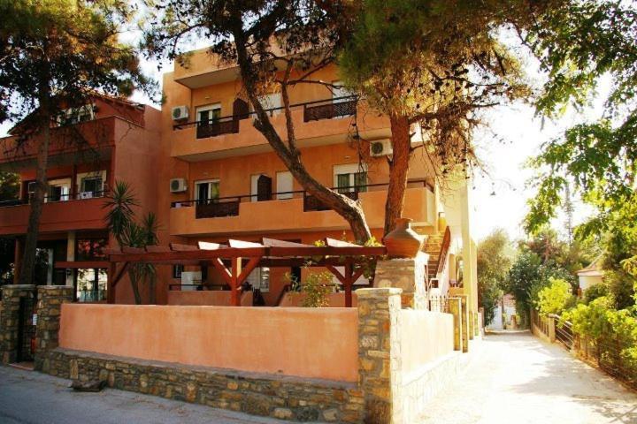 Inanthi Apartment Potos Exterior photo